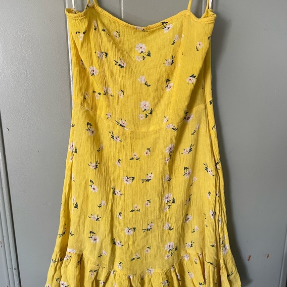 Bunch of crop tops, jeans, shirts, a little bit of everything.You make an offer. - Picture 4 of 16